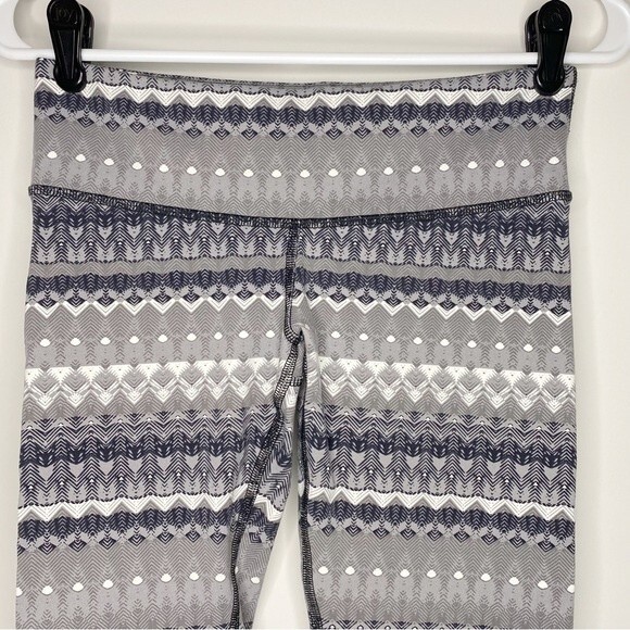 Alo Yoga Airbrush Capri Arctic Natural 3/4 Length Leggings Workout Size Small - Picture 3 of 10